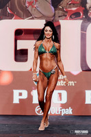 IFBB Pro ASTERS Women: Finals
